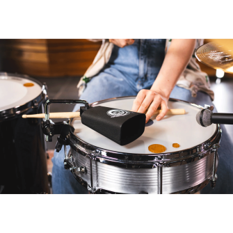 Anika Nilles Signature Beat Bell kiinni rummussa.