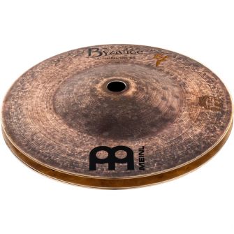 Meinl Benny Greb Crasher Hat kulmasta kuvattuna.