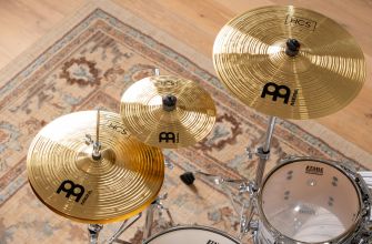 Meinl HCS Expanded -symbaalisetti rummuissa.