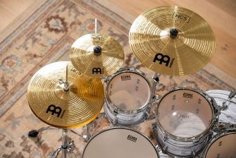 Meinl HCS Super -symbaalisetti rumuissa.