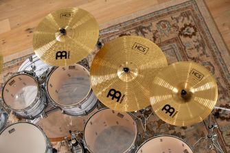 Meinl HCS Super -symbaalisetti rumuissa.