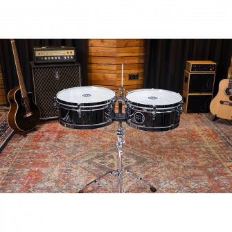 Meinl Marathon Chrome timbales-setti soitettavana.