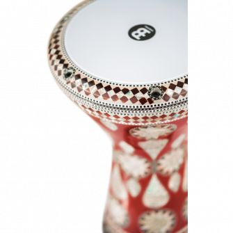 Meinl Mosaic Imperial Doumbekin yläreunan koristelu.