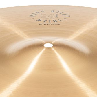 Meinl Pure Alloy 18 Thin Crash lähikuvassa.