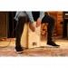 Meinl Snarecraft mikitetty cajon soitettavana.
