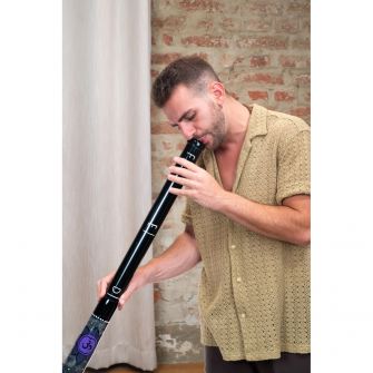 Meinl Sonic Energy Chakra Didgeridoo soitettavana.