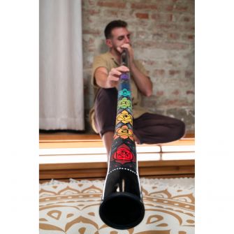 Meinl Sonic Energy Chakra Didgeridoo soitettavana.