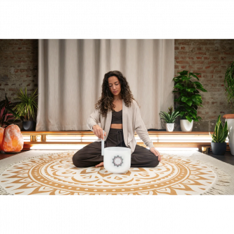 Meinl Sonic Energy Lotus Flower kristalliäänimalja soitettavana.