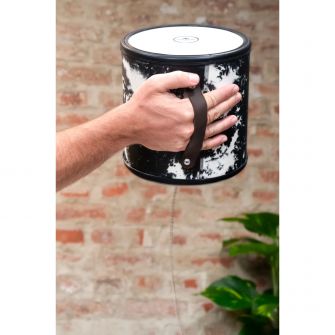 Meinl Sonic Energy iso Deep Sound ukkosrumpu soitettavana.