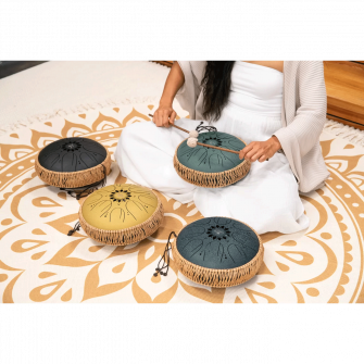 C-molli Medium Oktaavi-kielirumpu soitettavana.