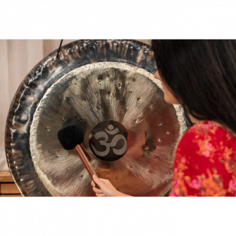 Meinl Sonic Energy MGB-S gongin malletti soitossa.