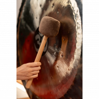 Meinl Sonic Energy MGM-M-C gongin malletti käytössä.