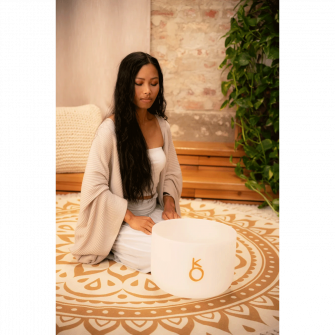 Planetary Chiron kristalliäänimalja soitettavana.