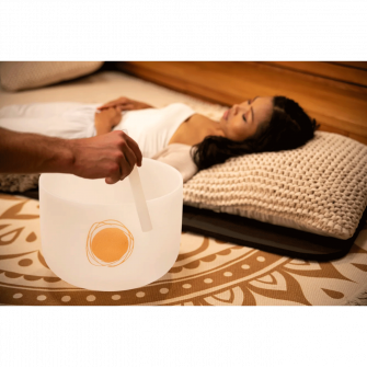 Meinl Sonic Energy Planetary Schumann-kristalliäänimalja ääniterapiassa.