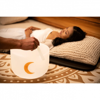 Planetary Synodic Moon kristalliäänimalja ääniterapiassa.