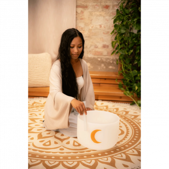 Planetary Synodic Moon kristalliäänimalja soitettavana.