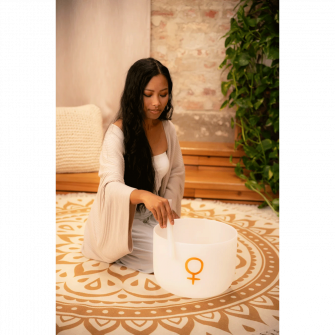 Meinl Sonic Energy Planetary Venus kristalliäänimalja soitettavana.