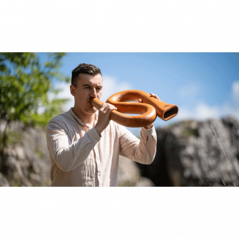 Meinl Sonic Energy S-Shaped Didgeridoo soitettavana.