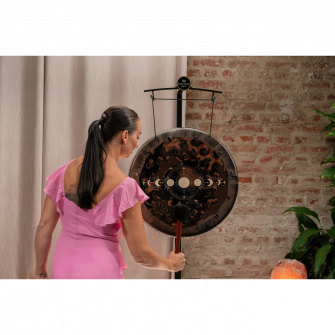 Meinl Sonic Energy Soundscape Moon Phases Gongi soitettavana.