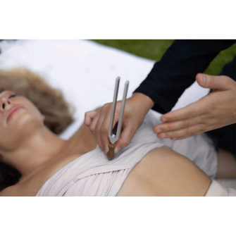 TCM Theraphy Yin & Yang -äänirautasetti terapiassa.