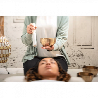 Meinl Sonic Energy Universal 1950g äänimaljasetti ääniterapiassa.