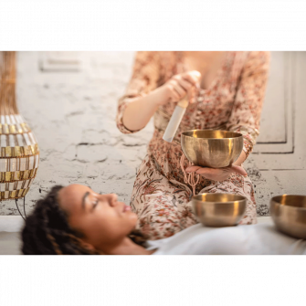 Meinl Sonic Energy Universal 1950g äänimaljasetti ääniterapiassa.