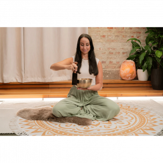 Meinl Sonic Energy Universal 21cm äänimalja soitettavana.