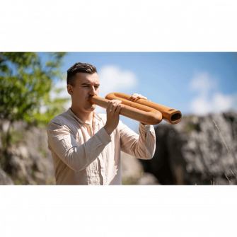 Meinl Sonic Energy Z-Shaped Didgeridoo soitettavana.