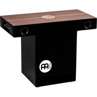 Meinl Turbo Slap Top cajon mikrofonilla.