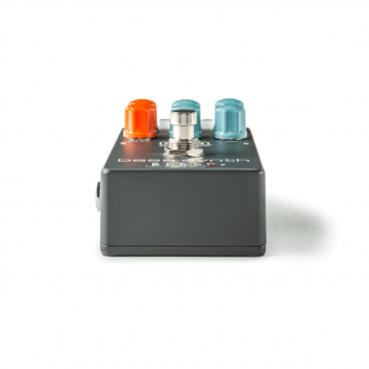 MXR Bass Synth bassoefekti takaa.