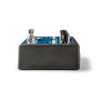 MXR Flanger Doubler -kitarapedaali oikealta.