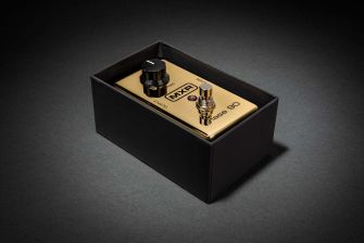 MXR M101GLD 50th Anniversary Phase 90 pakkaus avattuna.