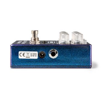 MXR Poly Blue Octave -kitarapedaali oikealta.