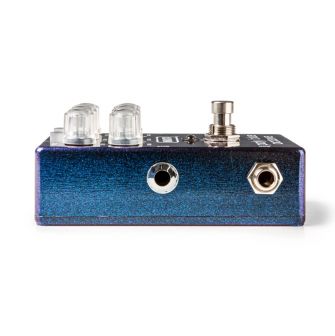 MXR Poly Blue Octave -kitarapedaali vasemmalta.