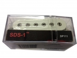 DiMarzio DP111 SDS-1 kitaramikrofoni kotelossaan.