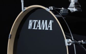 Tama Imperialstar bassorummun väriin sopiva vanne.