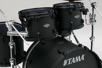 Tama Starclassic Performer Blacked Out -rumpusetin mattamusta viimeistely.
