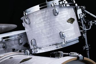 Tama Starclassic Walnut/Birch WBR42TBNS-WPL White Pearl Wrap.