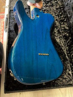 Tom Anderson T Icon Transparent Blue -kitara takaa.