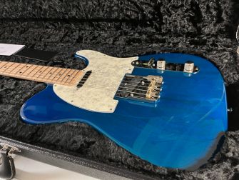 Tom Anderson T Icon Transparent Blue -sähkökitara.