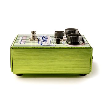 Way Huge Jumbo Fuzz Swollen Pickle XXX fuxx-pedaali oikealta.